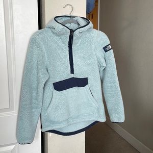 North face campshire fleece pullover light blue. Womens extra small